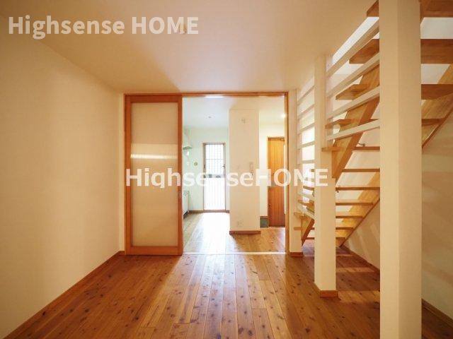 居室・リビング　こちらのリビングで趣味の時間をお楽しみください