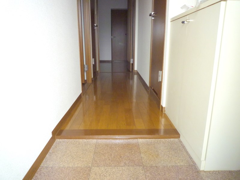 玄関　写真は205号室（参考）