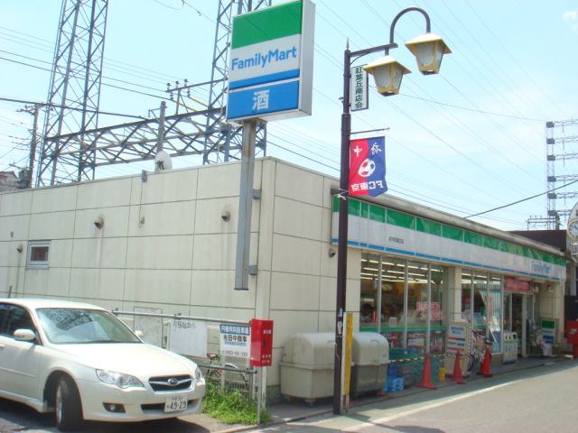 コンビニ　ファミリーマート（コンビニ）まで500m