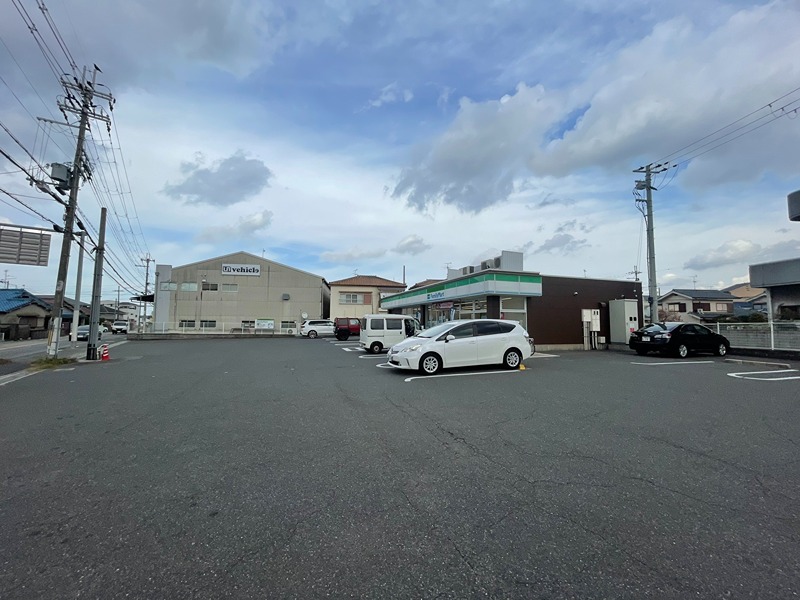 コンビニ　ファミリーマート 美原大饗店（コンビニ）まで389m