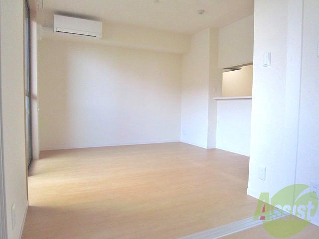 居室・リビング　陽光がお部屋に広がる１１．５帖の明るく開放的なリビングです。