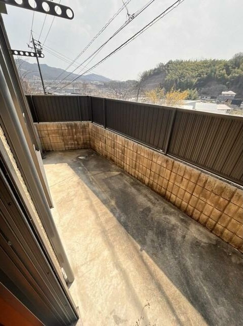 バルコニー　同物件別号室の写真です。