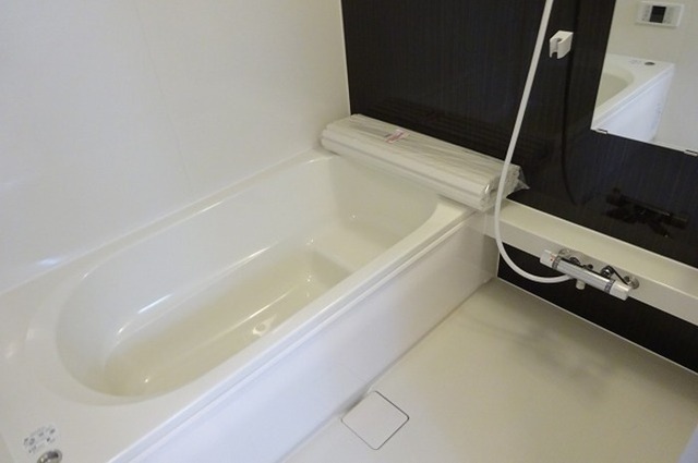 バス・シャワールーム　追い焚き給湯式浴室