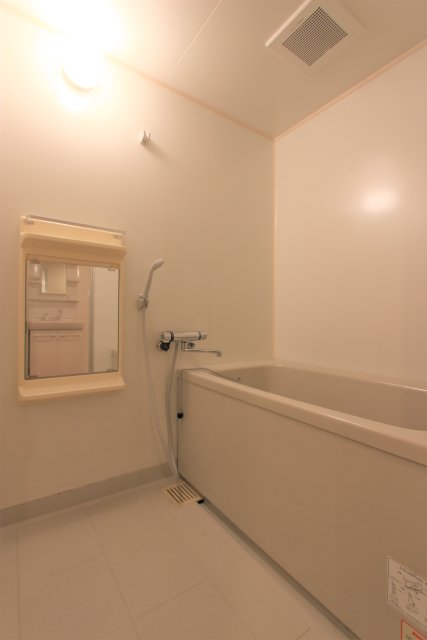 バス・シャワールーム　別号室の写真です（反転）