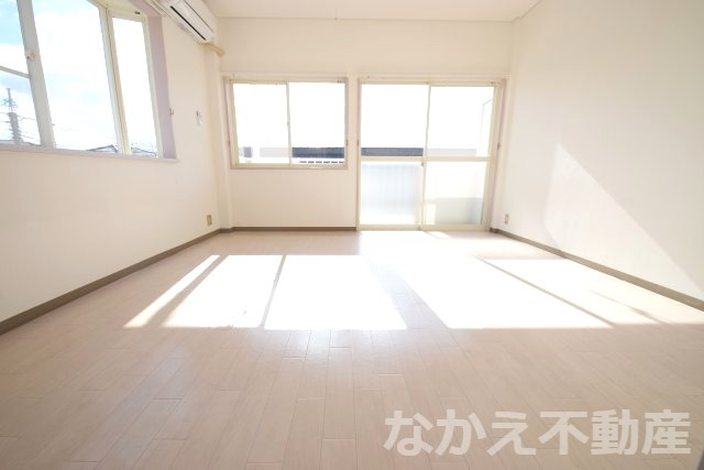 その他部屋・スペース　落ち着いた色調の寝室です