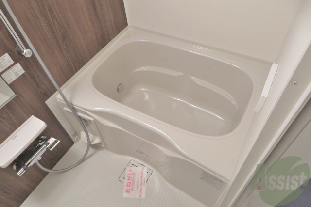 バス・シャワールーム　バスルームは一日の疲れを癒す大切な場所です。