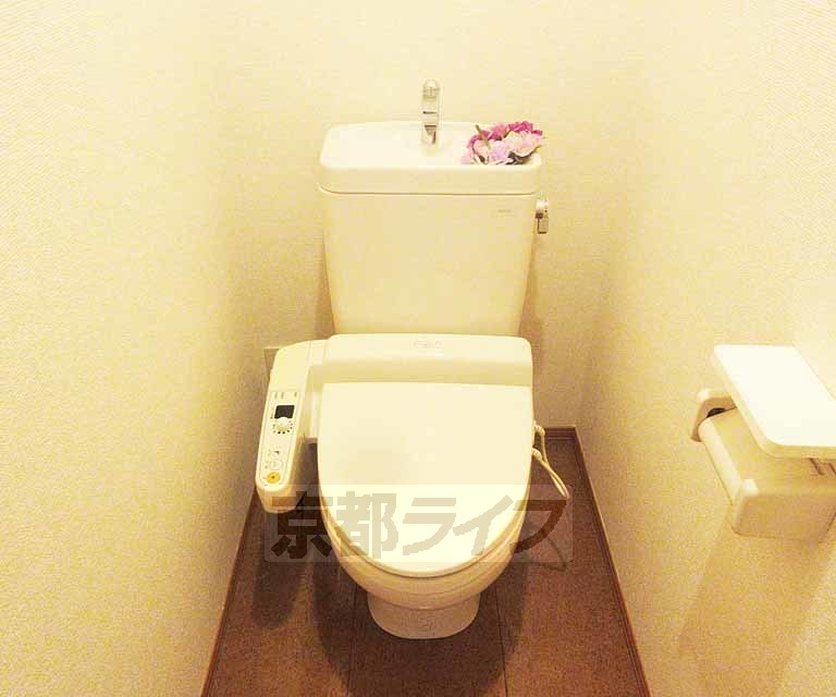 トイレ　ウォシュレットつき・