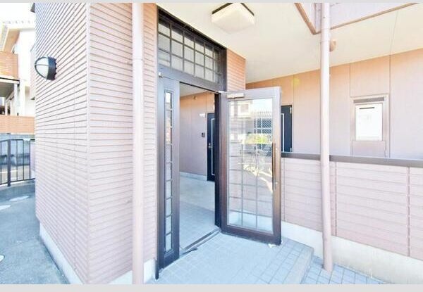 エントランス　名古屋で一番初期費用の安い賃貸専門の不動産会社です(^^)