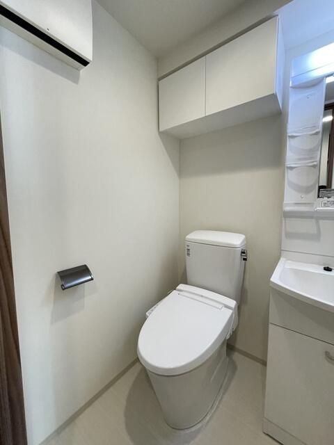 トイレ　同一仕様・反転タイプ