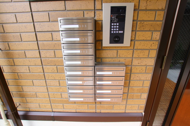 セキュリティ　オートロック付・集合ポストあります。