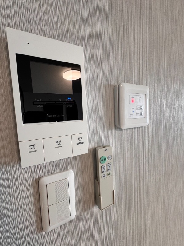 セキュリティ　モニター付きインターホン・ドアロック♪
