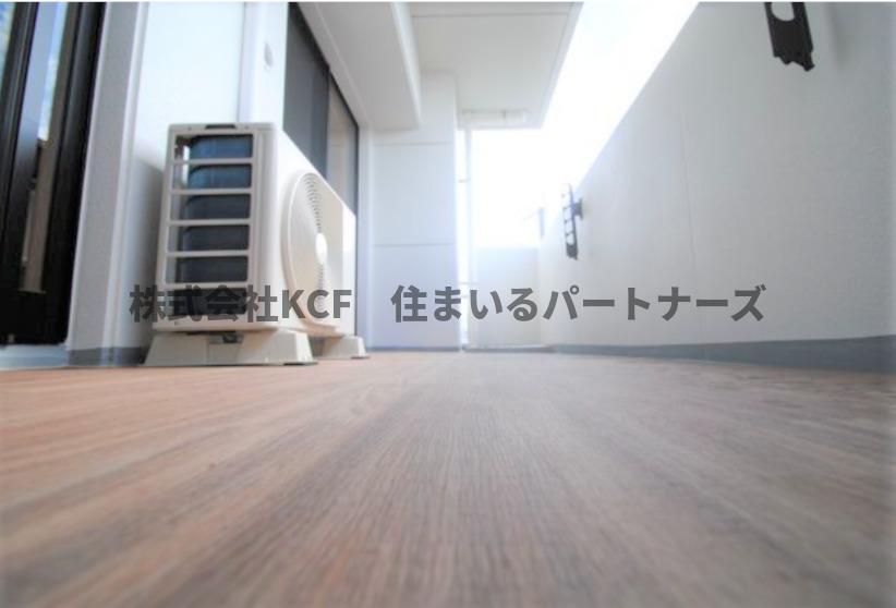 バルコニー　暖かな日差しのふりそそぐバルコニー