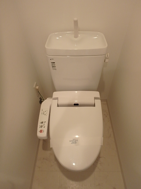 トイレ　機能付トイレは嬉しいポイントですね。