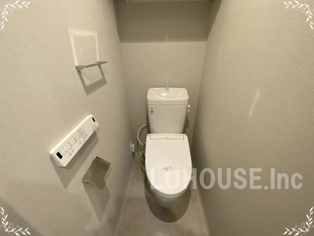 トイレ　反転タイプのお部屋の画像です。