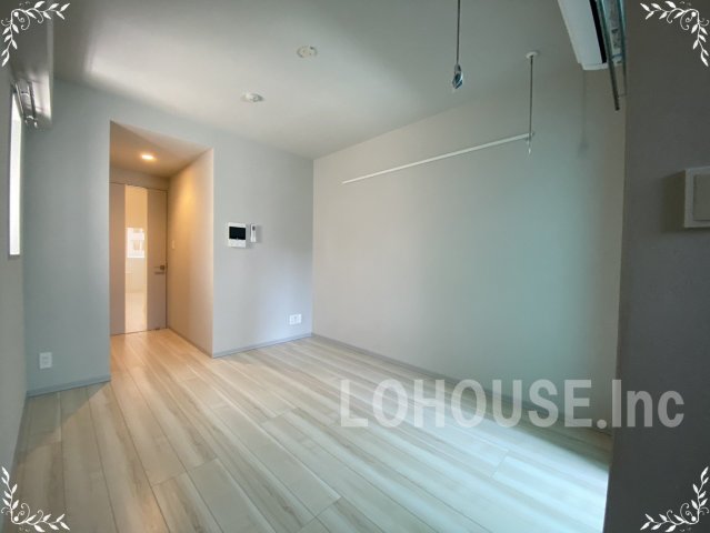 居室・リビング　反転タイプのお部屋の画像です。