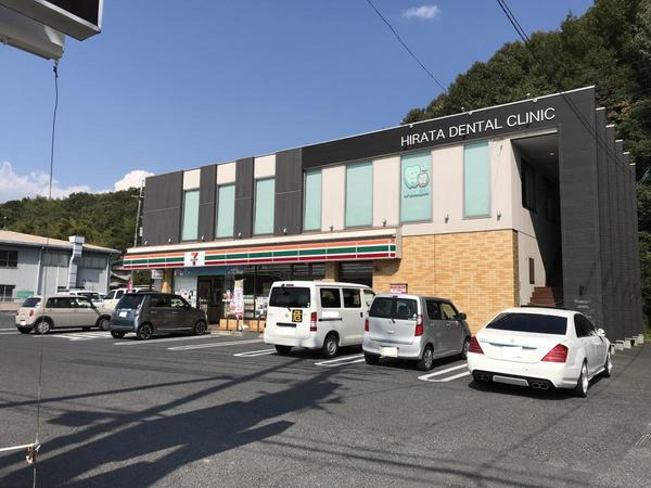 コンビニ　セブンイレブン倉敷市役所店（コンビニ）まで617m