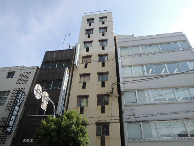 建物外観　全室角部屋
