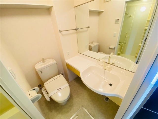 洗面設備　同一建物内２０２号室内装写真転載