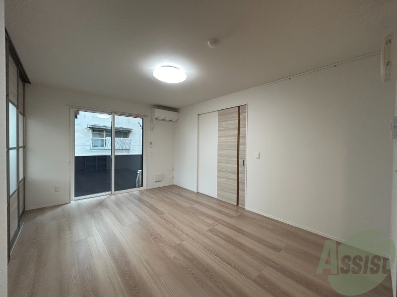 居室・リビング　１３．３帖の洋室です。生活のメインとなる部屋ですね。