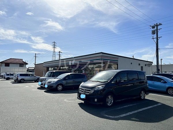 コンビニ　セブン-イレブン 豊川篠束町店（コンビニ）まで547m