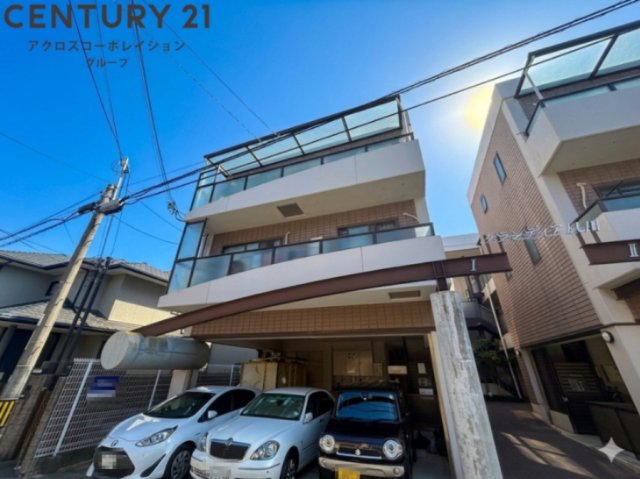 建物外観　宅配BOX付きで便利です♪