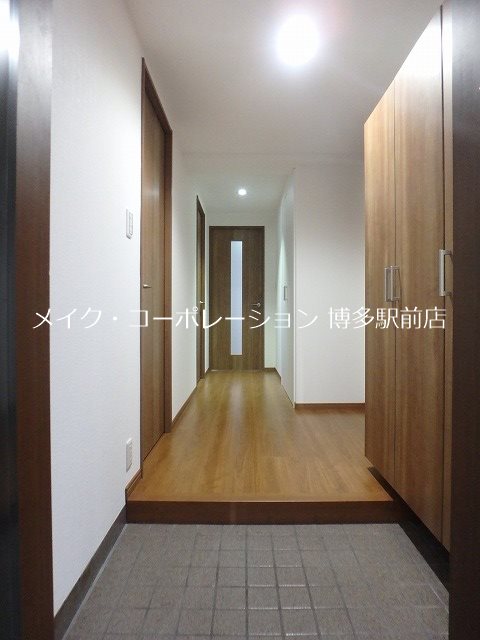 玄関　※写真は棟内別部屋参考写真