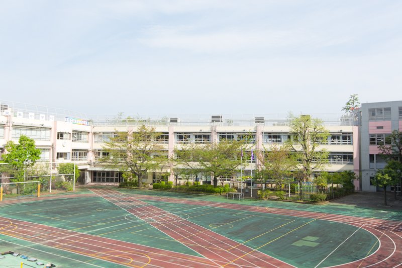 小学校　新宿区立落合第五小学校（小学校）まで435m
