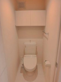 トイレ　落ち着いた色調のトイレです