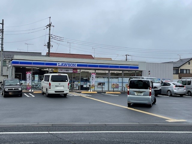 コンビニ　ローソン（コンビニ）まで562m