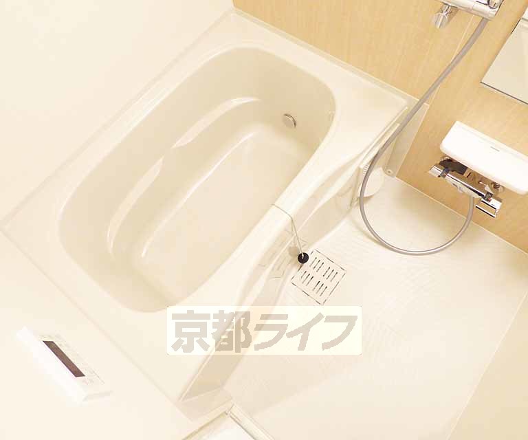 バス・シャワールーム　浴室乾燥機付きのバスです。