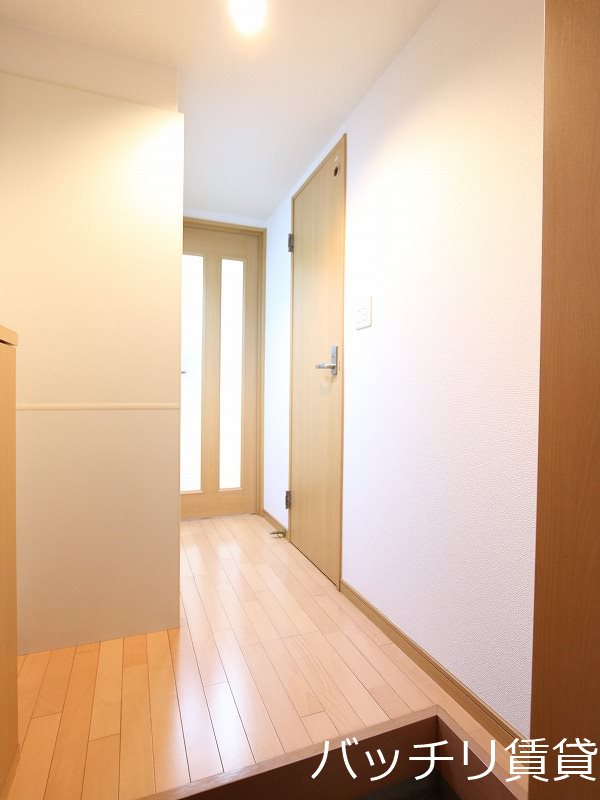 玄関　※室内写真等は別号数の為、現状優先となります。