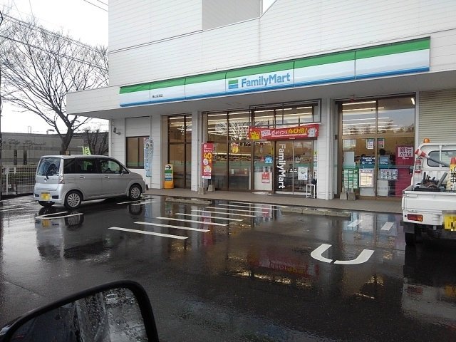 その他　ファミリーマートまで830m