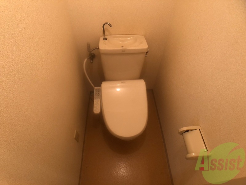 トイレ　シャワートイレになっているので快適です！