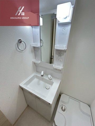 洗面設備　独立洗面台あり、毎朝おしゃれに忙しい女性の方におすすめです