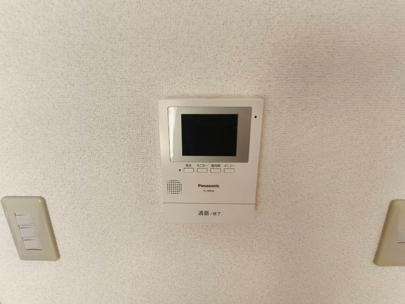 セキュリティ　ＴＶモニター付インターホンです。来客者の顔が見えるので安心！