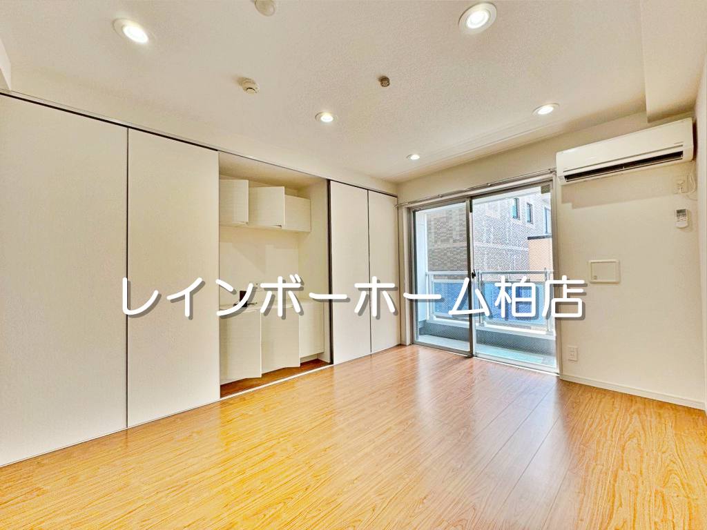 居室・リビング　こちらのリビングで趣味の時間をお楽しみください