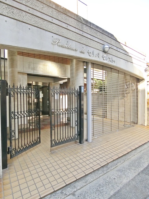 エントランス　オートロック付きで部外者シャットアウト♪