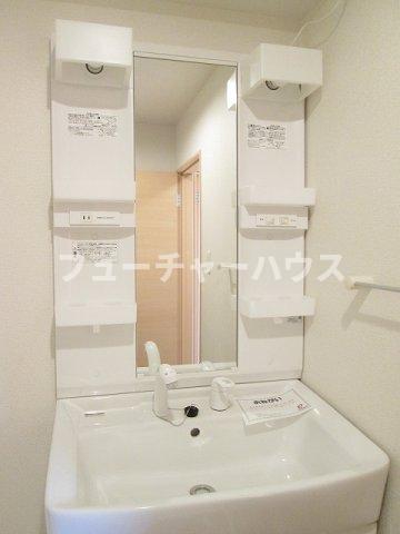 洗面設備　使いやすい洗面所です