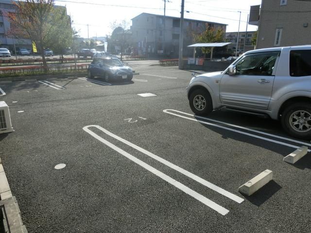 駐車場　敷地内駐車場
