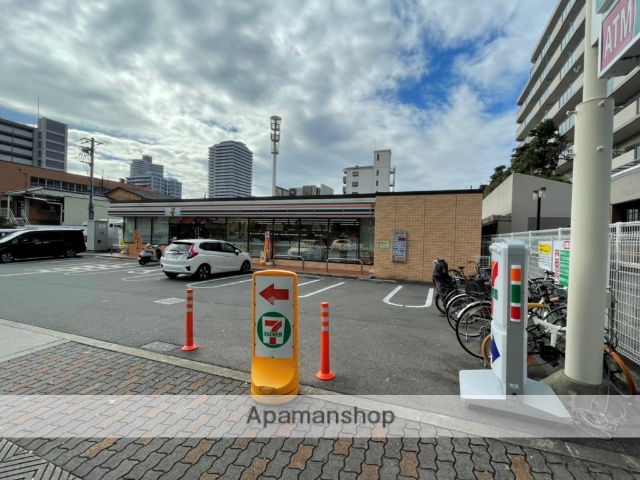 コンビニ　セブンイレブン（コンビニ）まで779m