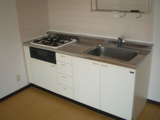 キッチン　３口のシステムキッチン。