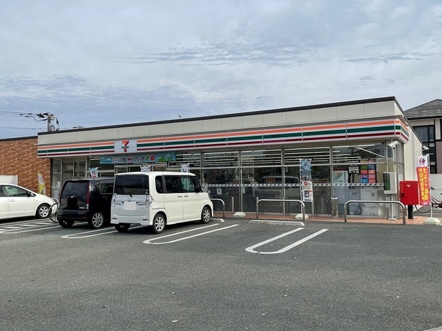 コンビニ　セブンイレブン南高江店（コンビニ）まで170m