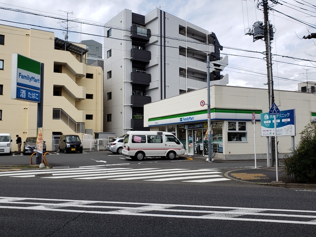 コンビニ　ファミリーマート（コンビニ）まで190m