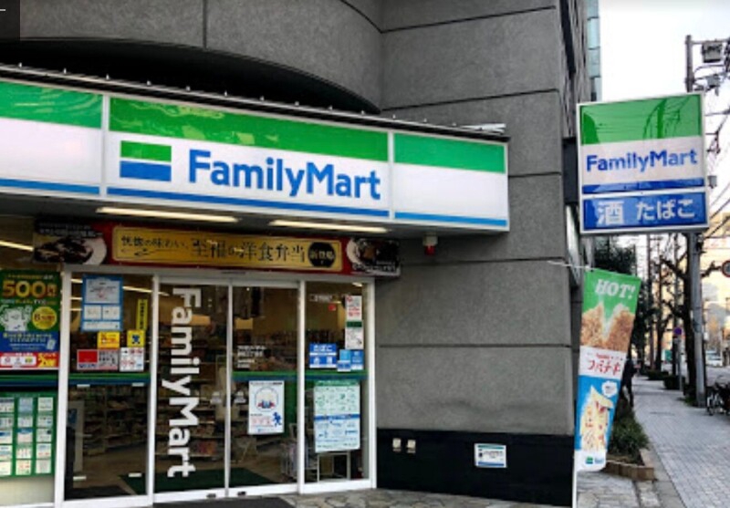 コンビニ　ファミリーマート新町三丁目店（コンビニ）まで84m