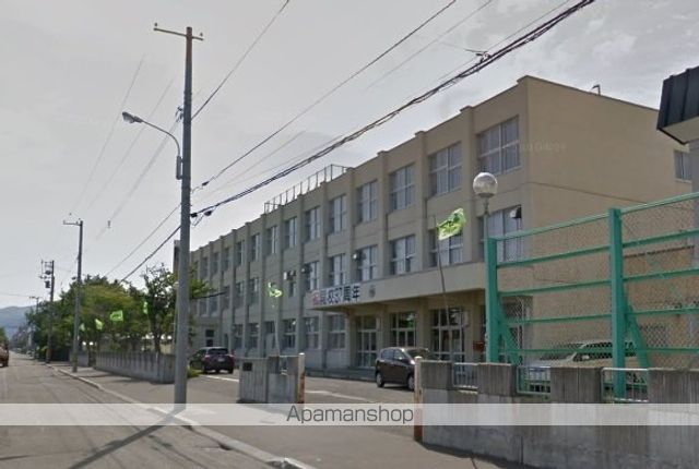 小学校　新琴似緑小（小学校）まで388m