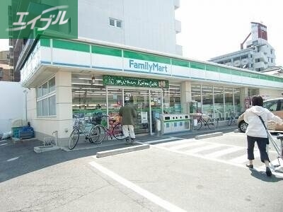 コンビニ　ファミリーマート岡大前店（コンビニ）まで1038m