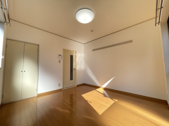 居室・リビング　同物件別号室・角部屋ではありません