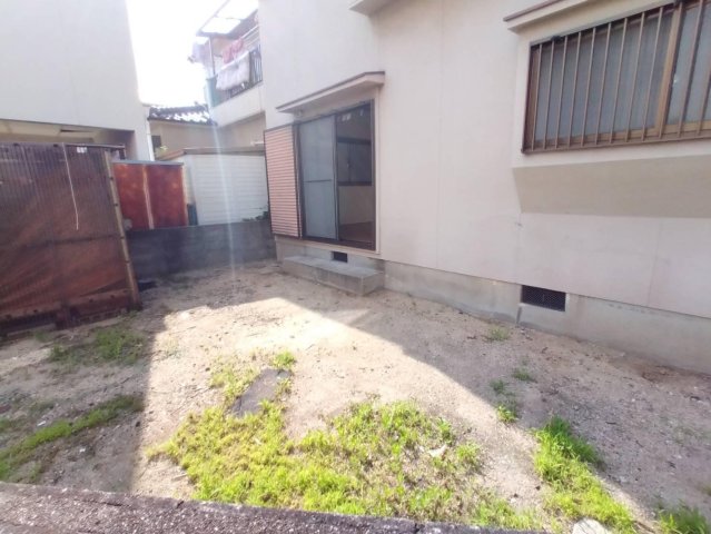 建物外観　広々お庭つき一軒家！