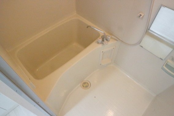 バス・シャワールーム　１日の疲れをコチラで流してください