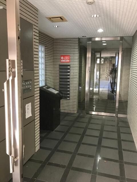 エントランス　落ち着いたエントランスです